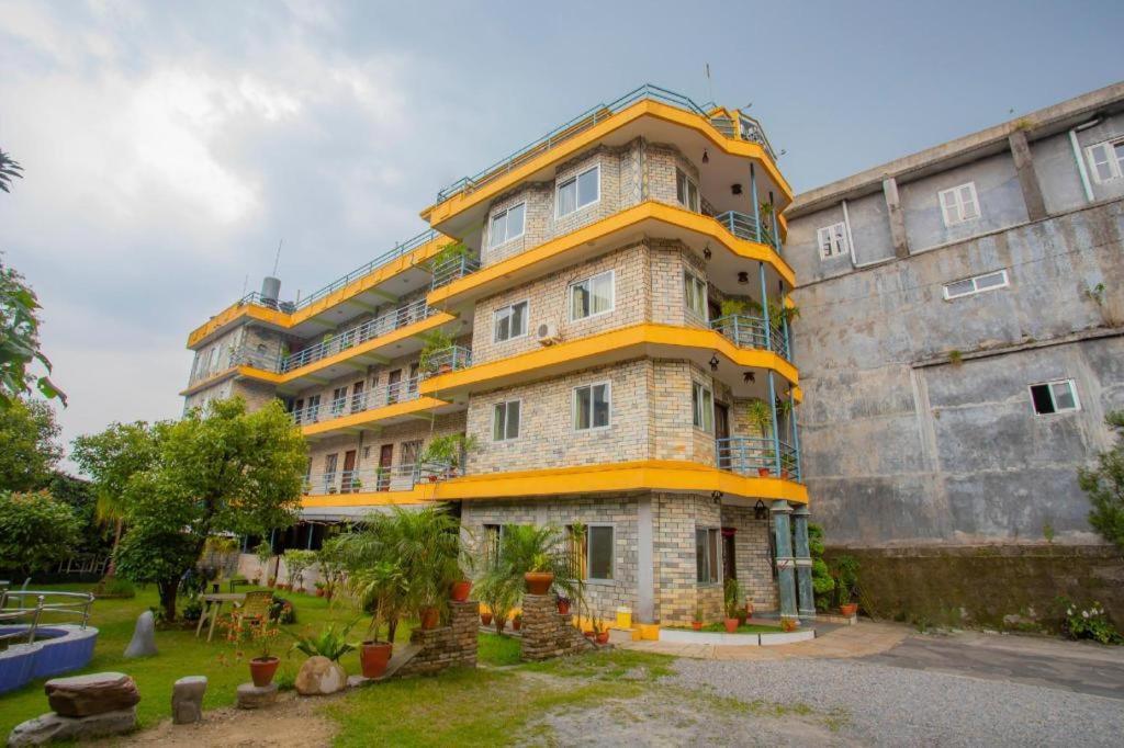 Spot On 445 New Hotel Natureland Ποκάρα Εξωτερικό φωτογραφία