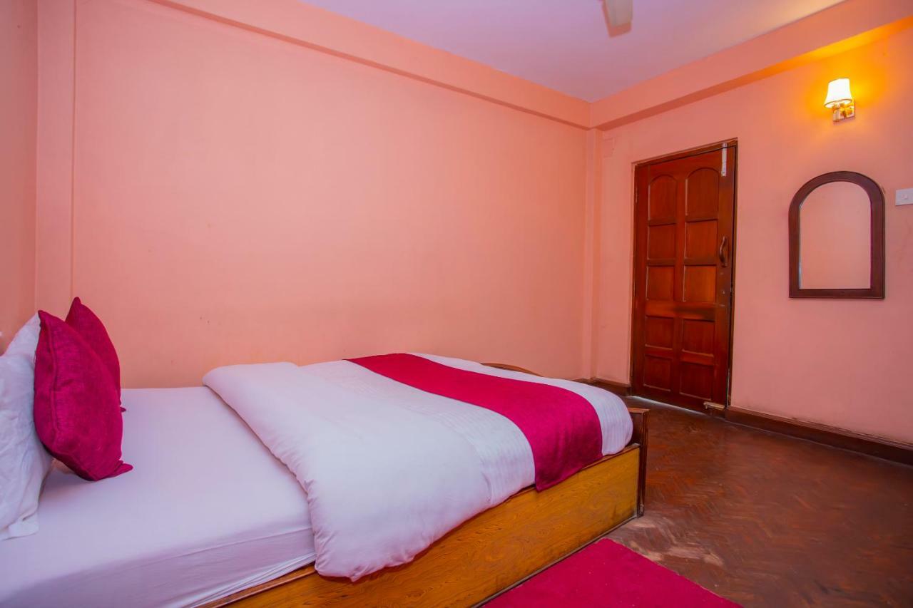 Spot On 445 New Hotel Natureland Ποκάρα Εξωτερικό φωτογραφία