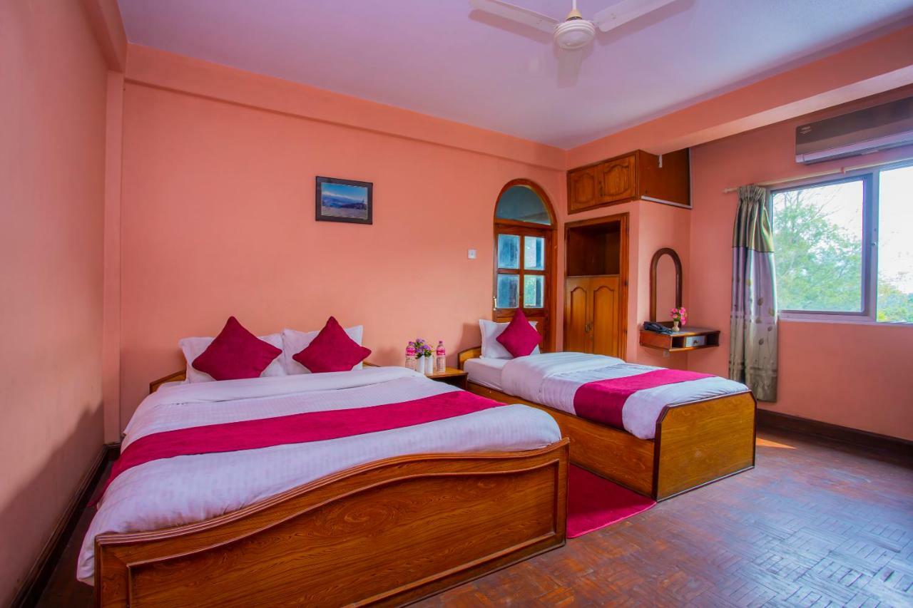 Spot On 445 New Hotel Natureland Ποκάρα Εξωτερικό φωτογραφία